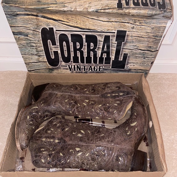 CORRAL WOMEN'S Vintage WESTERN BOOTS - Picture 2 of 10